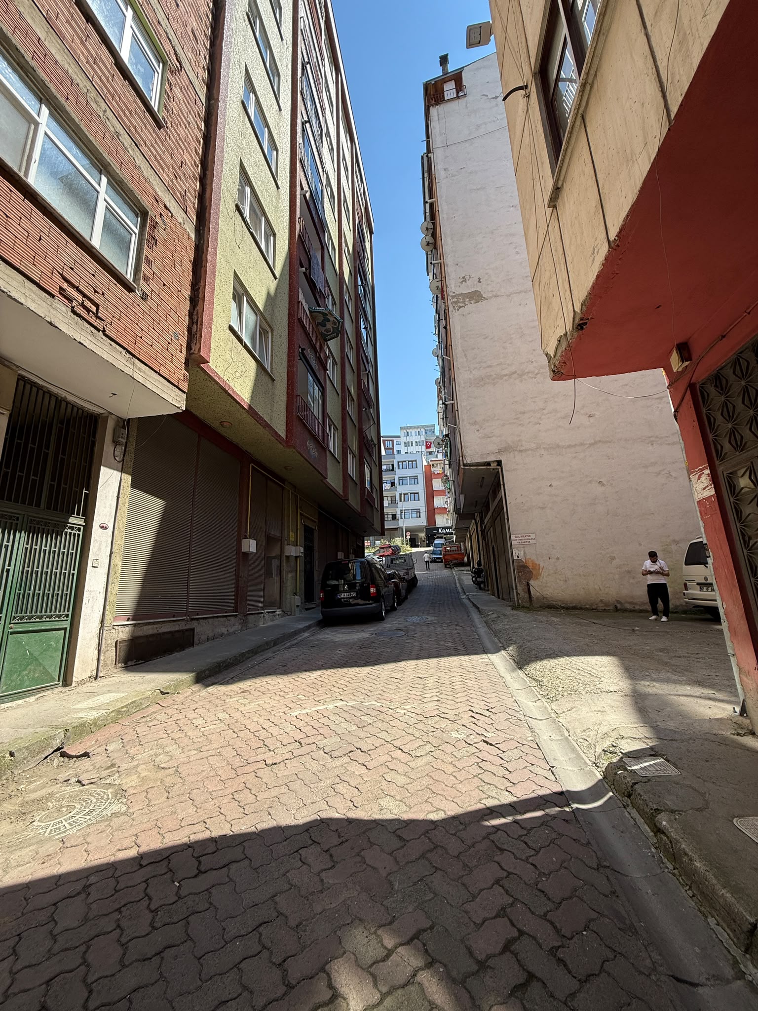 AKÇAABAT DÜRBİNAR APARTMAN